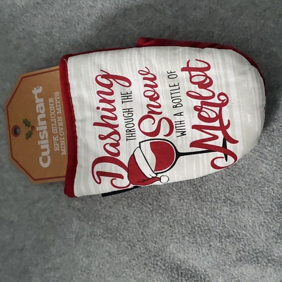 Cuisinart Christmas ovenmitts - Picture 1 of 3